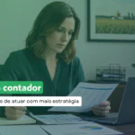 Mulher analisa documentos financeiros em uma mesa com um laptop e gráficos; a sobreposição de texto diz "Agro contador: 5 formas de atuar com mais estratégia.